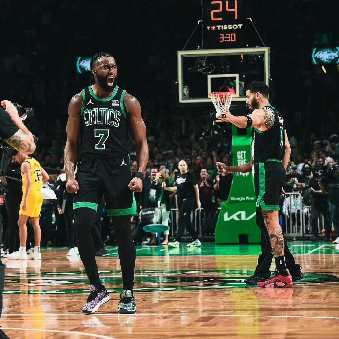 Panda Sports-包含波士顿凯尔特人训练开放日；今晨战术微调引欢呼；NBA常规赛在即；轮换策略成焦点的词条